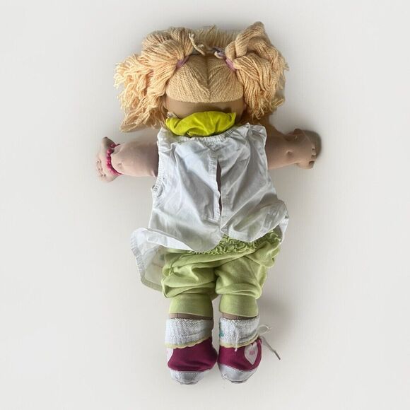 2004 CABBAGE PATCH KID Doll Blonde Yellow Yarn Hair Blue Eyes Play Along PA-2 - Picture 3 of 7